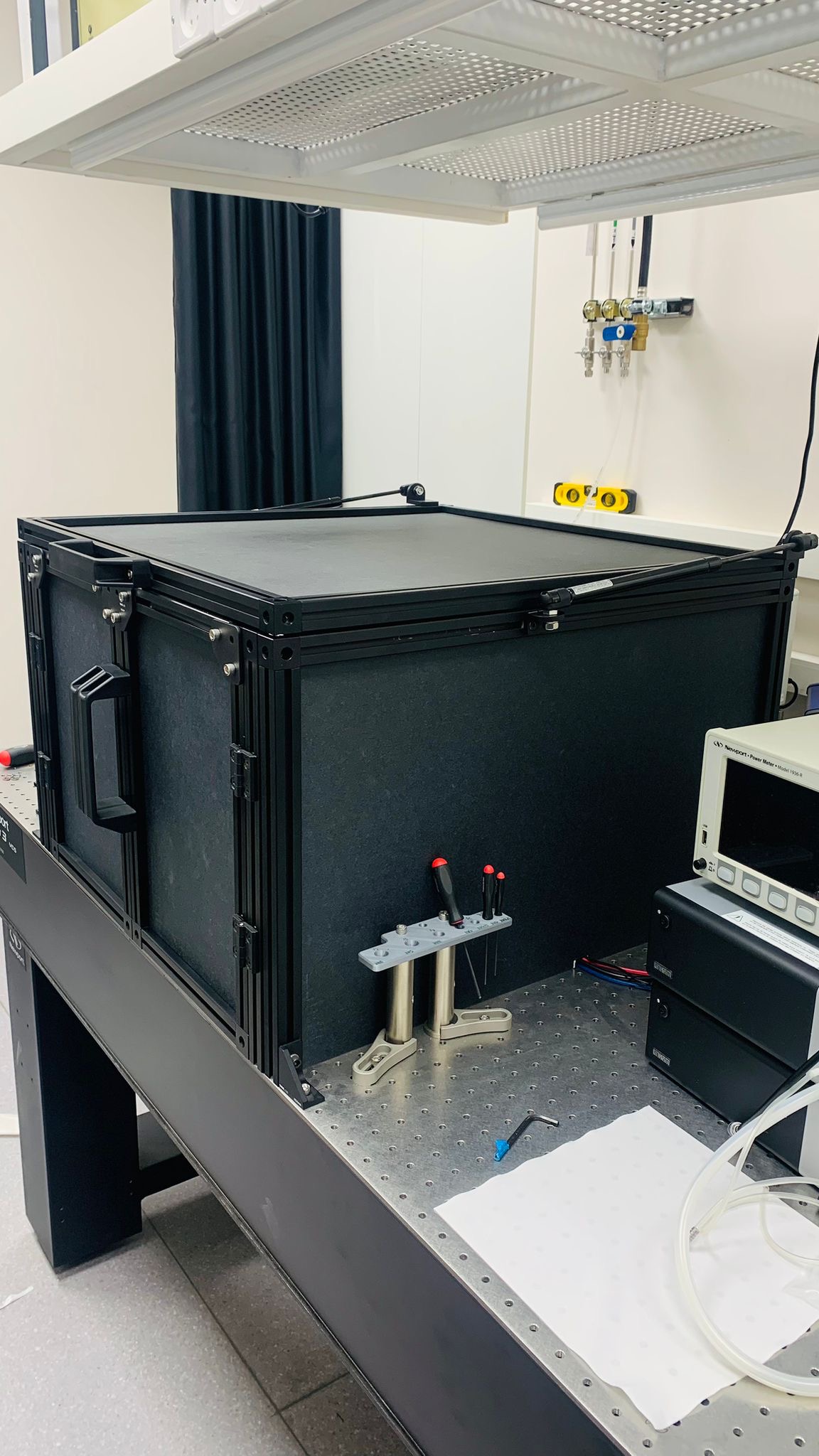 pic_dark_optical_enclosure_for_experiments_page_3