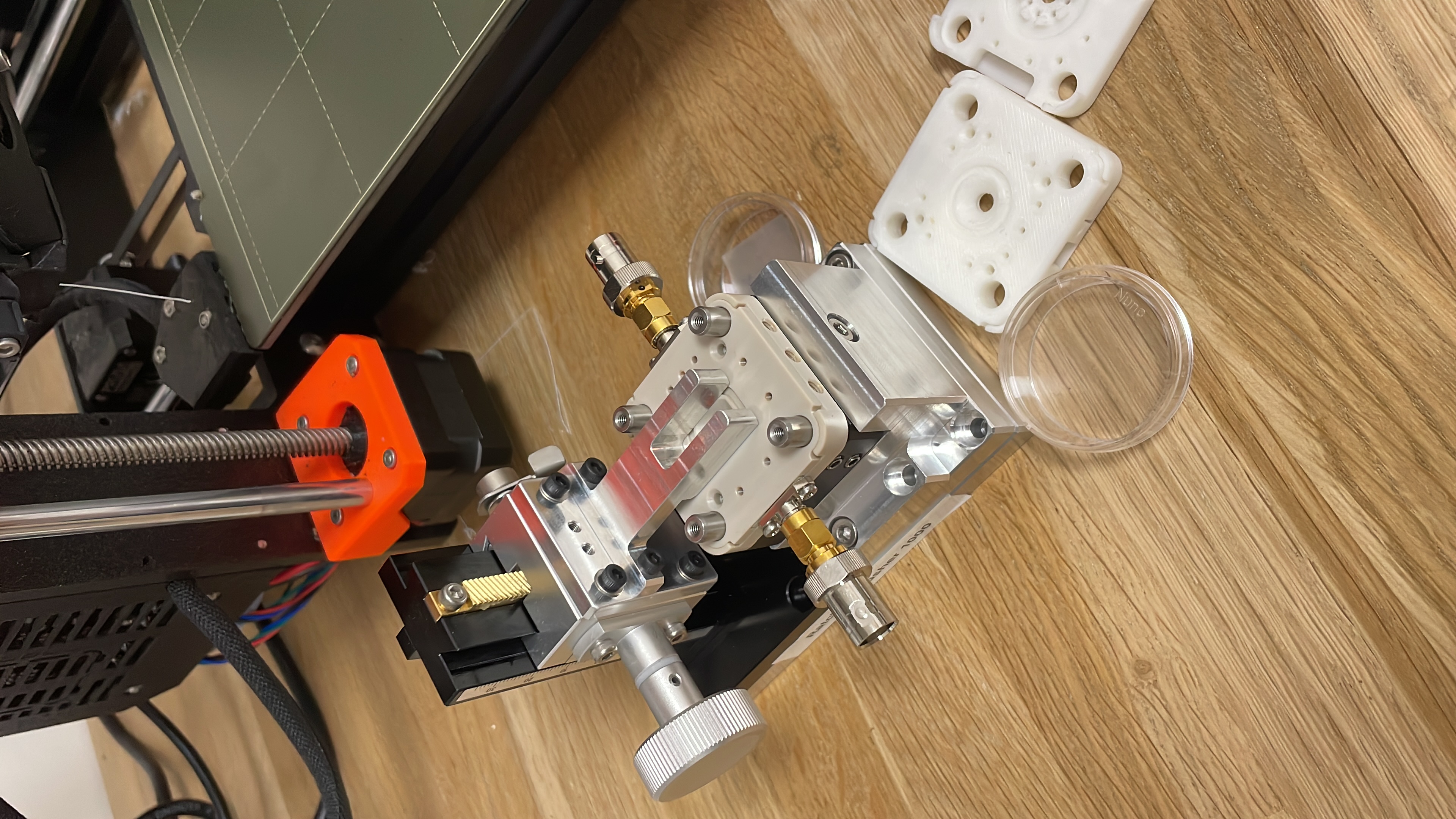 Wafer contact assembly inside the alignment jig